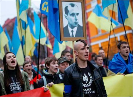 «Батько наш Бандера»: украинские школьники затравили «ватную» учительницу (ВИДЕО)