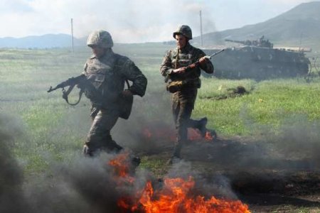 Бой на границе: армия Азербайджана вторглась в Армению