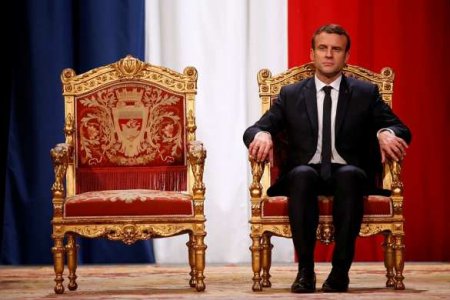 О решении не объявляли: Макрон изменил государственный флаг Франции (ФОТО)