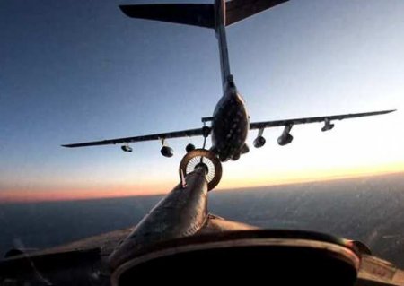 Эффектные кадры: российские стратегические авианосцы облетают границы НАТО (ВИДЕО)