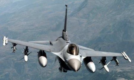 США перебрасывают истребители F-16 в Румынию и тысячи десантников в Польшу