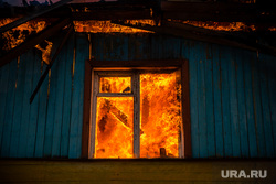 В городе ЯНАО сгорело жилое общежитие. Видео, фото