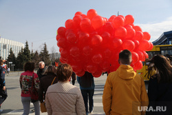Свердловчане сложили букву Z из двух тысяч воздушных шаров. Видео