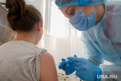 Власти ХМАО увеличили отпуск жителям, вакцинированным от COVID