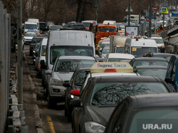 Под Екатеринбургом автомобилисты встали в пробку. «Дождь стеной»