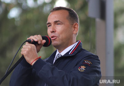 Губернатор Шумков поздравил курганцев и надел русскую рубаху. Фото