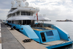 Арестованную яхту миллиардера Пумпянского продадут на аукционе