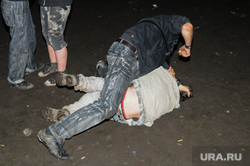 Свердловские школьники жестоко избили мужчину. Видео