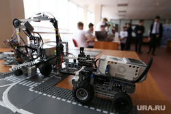 Тюменские власти установили в школах Донбасса оборудование для создания роботов
