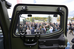 В память о Пускепалисе челябинские власти отправили на Донбасс бронированный Ford Transit. Фото