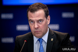 Медведев рассказал о тяжелом выборе, стоящем перед Зеленским