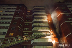 В Екатеринбурге горит квартира в девятиэтажке