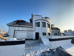 Блогер HiMan собрал 1,5 млн рублей на восстановление сгоревшего дома в Екатеринбурге