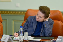 Глава ХМАО Наталья Комарова уступила политические позиции