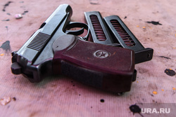 В Тюменской области парень пугал жителей города игрушечным пистолетом. Видео