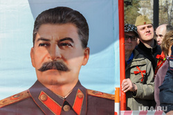 MK: самолеты Ан-2 на параде в Волгограде сбросили листовки с цитатами Сталина