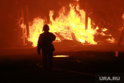 Десятки пожаров тушат в Свердловской области