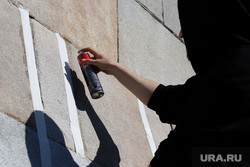 Свердловский мэр разрешил школьникам рисовать граффити. Фото