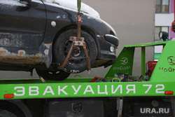В Тюмени судебные приставы забрали автомобили у таксопарка из-за долгов