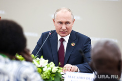 Президент Путин присвоил почетные звания свердловчанам