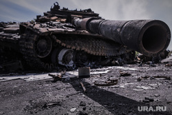 Forbes: украинские военные представили Зеленскому разрушенный шведский танк