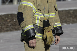 Возле президентского вуза в Екатеринбурге скопились 14 пожарных машин. Видео