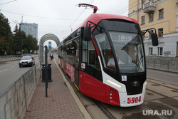 Губернатор Махонин проверил в Перми новые трамваи. Фото