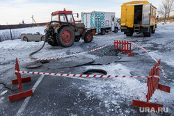 Коммунальщики в Челябинске устраняют последствия потопа на улице Воровского. Видео
