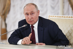 Путин при камерах не стал отвечать Украине «определенным жестом»