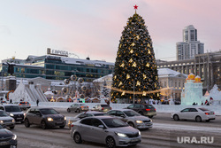 В Екатеринбурге, несмотря на внешние угрозы, открыли ледовый городок