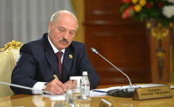 Лукашенко подписал поправки в закон о президенте Беларуси