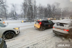 Водитель наехал на девочку, упавшую на дороге в Екатеринбурге. Фото