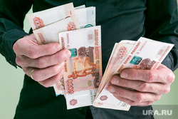 В Екатеринбурге таможенника осудили за взятку