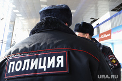 Полиция сняла с авиарейса буйного пассажира до Сургута. Видео
