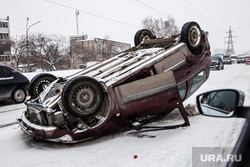 В Екатеринбурге произошла массовая авария с участием троллейбуса. Видео