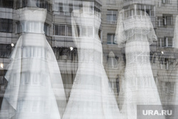 Дизайнер из ХМАО сошьет свадебное платье в цвете флага России к 9 Мая