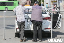 В Тюмени водитель такси разругался с пассажиром и переехал его на машине
