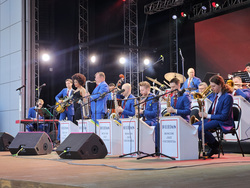 Концертный сезон в главном парке Екатеринбурга открыл Бутман и еще две звезды. Фото