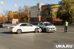 В Нижнем Тагиле произошла жесткая авария, есть пострадавшая. Фото, видео