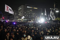 Сотни силовиков против тысяч митингующих: обстановка в Корее после введения военного положения. Фоторепортаж