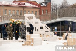 В Перми завезли лед для возведения главного ледового городка. Видео