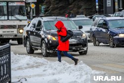 В Кургане вор оставил женщину зимой без верхней одежды