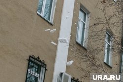 В Москве девочка выпала с шестого этажа и выжила