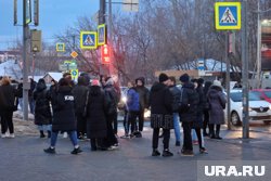 В Сургуте толпа подростков жестоко избила троих человек. Видео