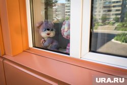 В Златоусте малыш выпал из окна третьего этажа