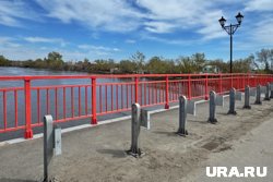 В Курганской области благоустроили мост через реку Тобол. Фото